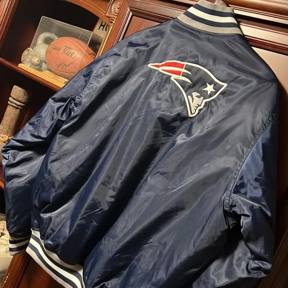 New England Patriots bomber-style jacket.  Men’s Medium. - Picture 2 of 9